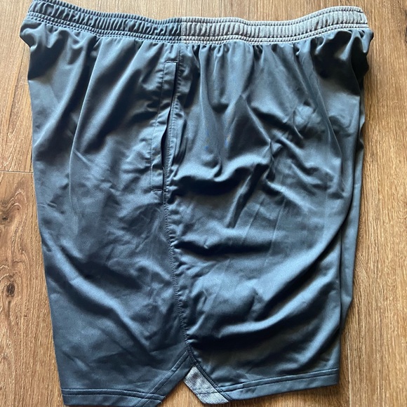 Under Armour Shorts - Picture 3 of 3